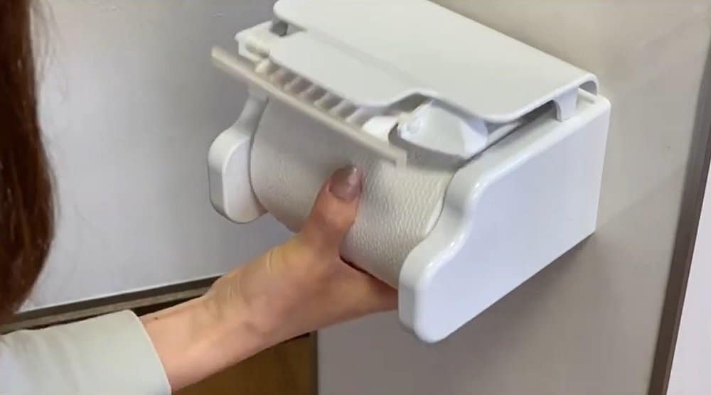“ホルダー”に触らずトイレットペーパーが片手で切れる「サワラナイデー」が新発想…開発秘話を聞いた “ホルダー”に触らずトイレットペーパーが片手で切れる「サワラナイデー」が新発想…開発秘話を聞いた