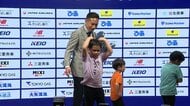 「世界を巻き込んで戦う」5度目のW杯　長友佑都選手（39）が決意　妻・平愛理さんら家族も登場　長男は“ブラボーポーズ”披露