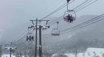 富山市のスキー場でリフトが故障し緊急停止　乗客約200人を約2時間かけて救助　原因は滑車の故障