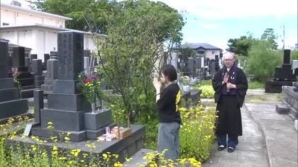 盆の入り、墓参りで先祖を供養　秋田県内は厳しい暑さ、早朝に訪れる人も