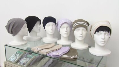 「がん患者のおしゃれを手助けしたい」髪が抜けてしまった人のための帽子を美容師が開発　宇宙服の糸でかぶり心地よく【佐賀発】