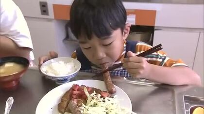 岡山県産ブランド豚を使い親子で作った「イタリア風カツレツ」の味は？津山市でクッキング教室【岡山】