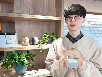 家庭で梱包用テープを使うときの不満点をリサーチ。自立してきれいに保管ができるクラフトテープ専用カッター「スタンドカット」