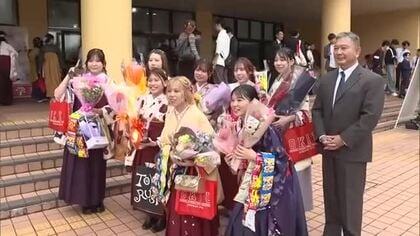 沖国大で卒業式　1100人が新たな道へ