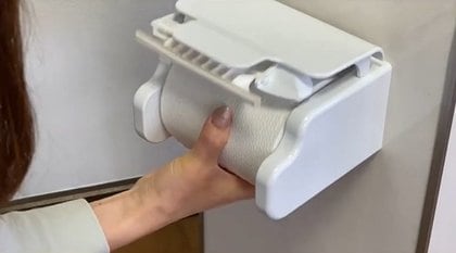 ホルダー”に触らずトイレットペーパーが片手で切れる「サワラナイデー」が新発想…開発秘話を聞いた｜FNNプライムオンライン