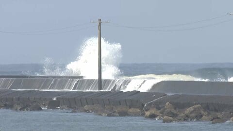 福井・坂井市で釣りしていたベトナム人技能実習生5人が波にのまれ海に転落　2人救助され1人死亡　3人捜索続く
