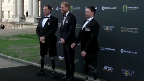 ヘンリー王子「イギリスに戻れてうれしい」帰国後初めて公の場に　メーガン妃は姿見せず