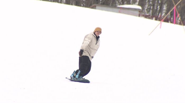札幌藻岩山スキー場ではスノーボードが解禁