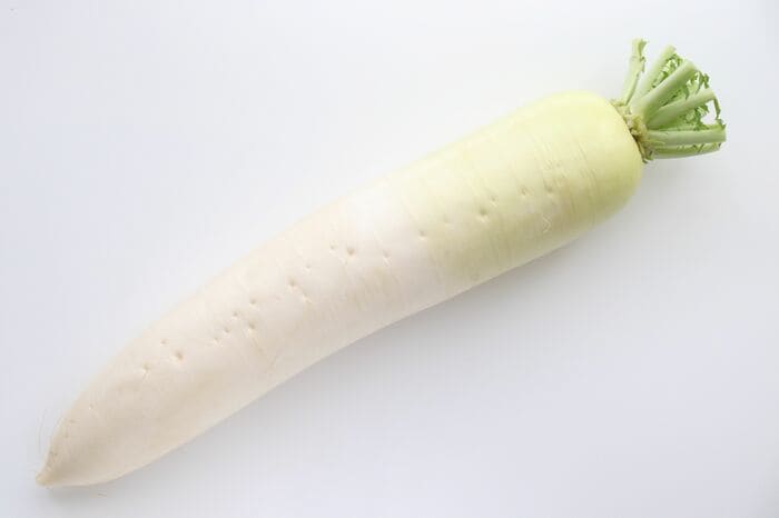 大根の皮は厚くむき、きんぴらに活用