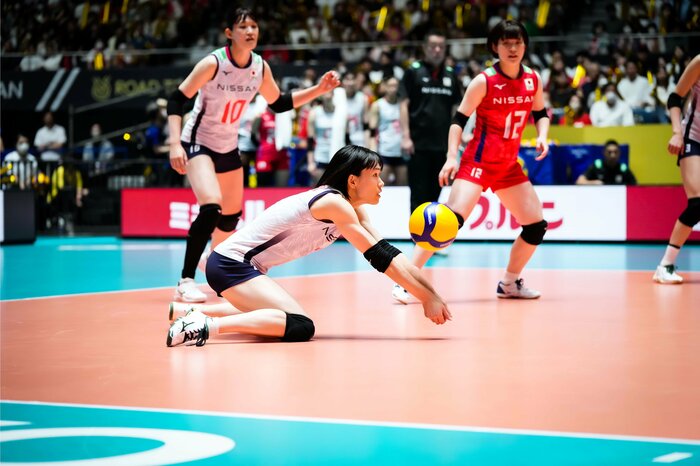 Aパスをねらえ(写真:©️FIVB)