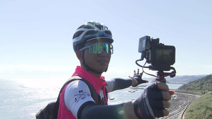 岩が板のように積み重なって見える「鬼の洗濯板」(右下)
