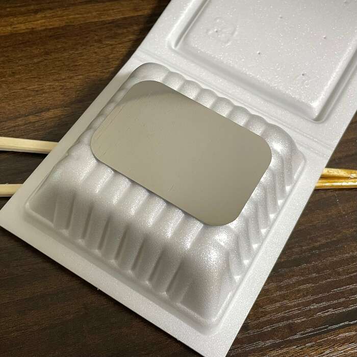 裏面に重りでちゃんと小物入れに