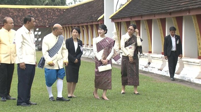 民族衣装姿でタートルアンを訪問された　11月18日