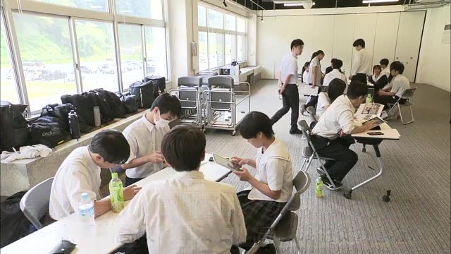 まちのリビングプロジェクトのミーティング 県立石川高校と学法石川の生徒が参加