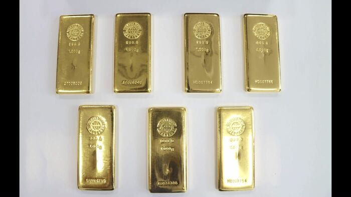 寄付された金の延べ棒7本(提供:倶知安町)