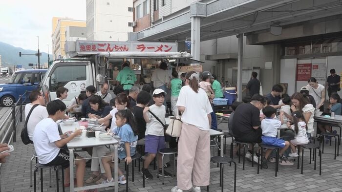 家族連れや県外からも大勢客のファンが訪れる「池田屋ごんちゃん」