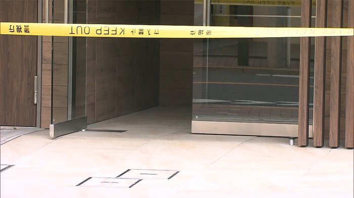 “80代女性から詐取”の男逮捕 マンションからはだしで逃走