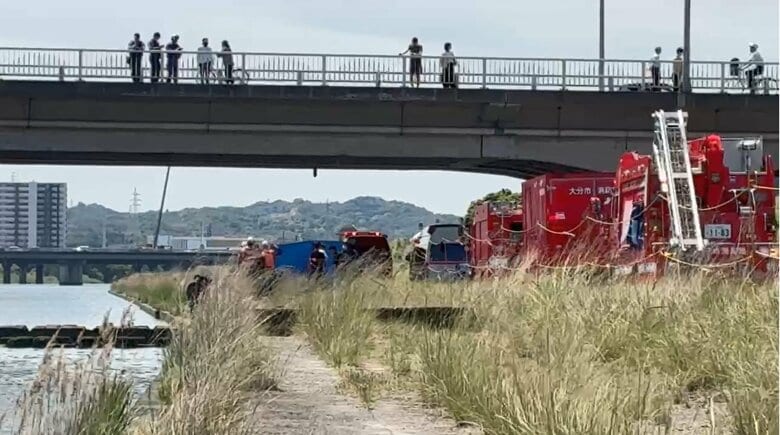 川に成人女性がうつぶせの状態で　その後死亡確認　警察が身元の確認急ぐ　大分｜FNNプライムオンライン