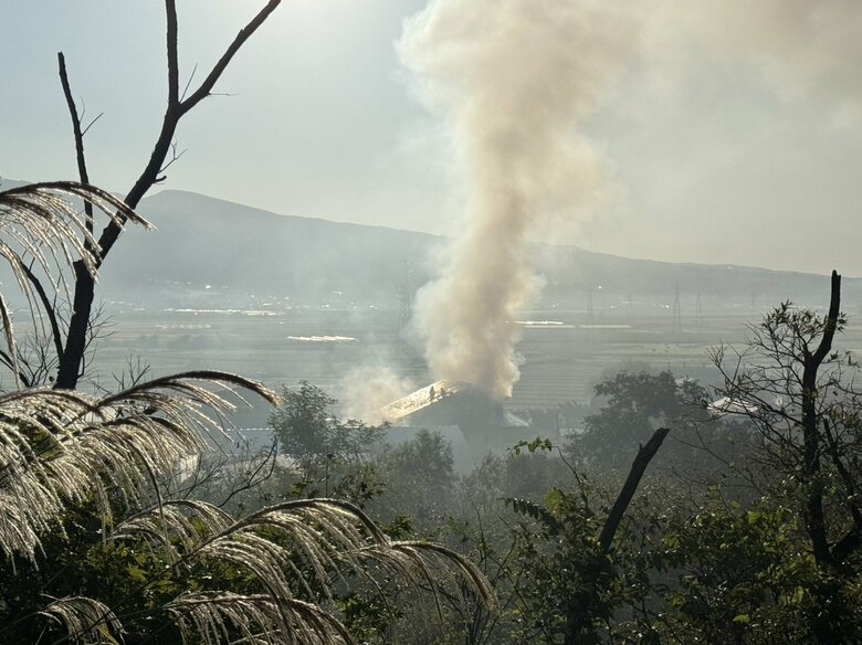 【速報】「裏玄関付近から出火している」住宅が焼ける火事_消防が現在も消火活動を続ける〈北海道七飯町〉｜FNNプライムオンライン