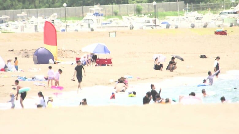 「暑すぎる…海、やめとこう…」夏なのに海水浴場に客が来ない　到着前に熱中症でキャンセルも｜FNNプライムオンライン