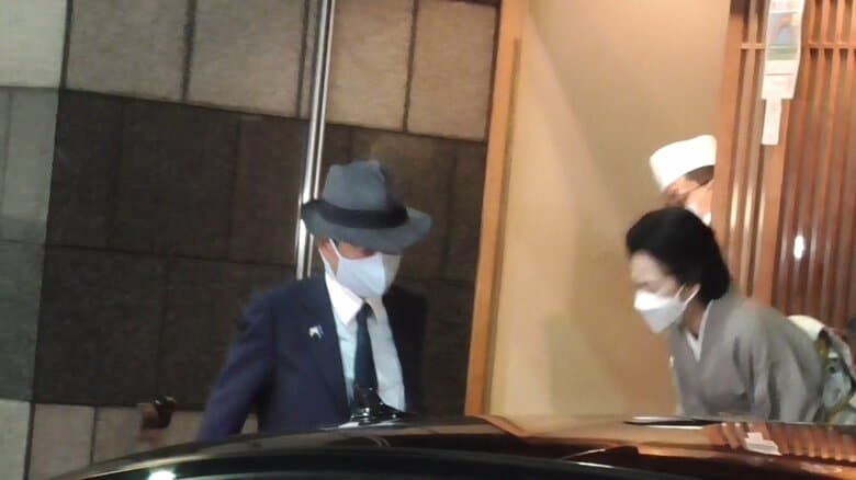 “不仲”ささやかれる自民・麻生氏と菅前首相が会食