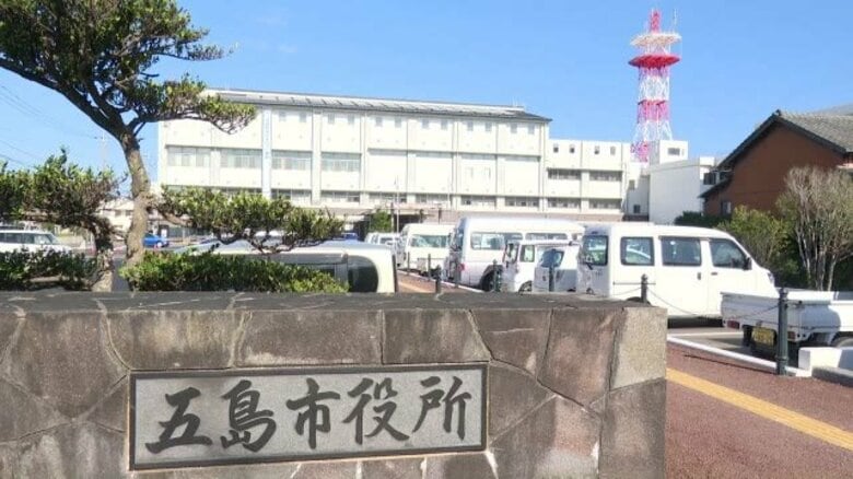 酒に酔って女性職員にわいせつ行為、男性職員には暴行も…五島市の40代男性係長が停職6か月｜FNNプライムオンライン