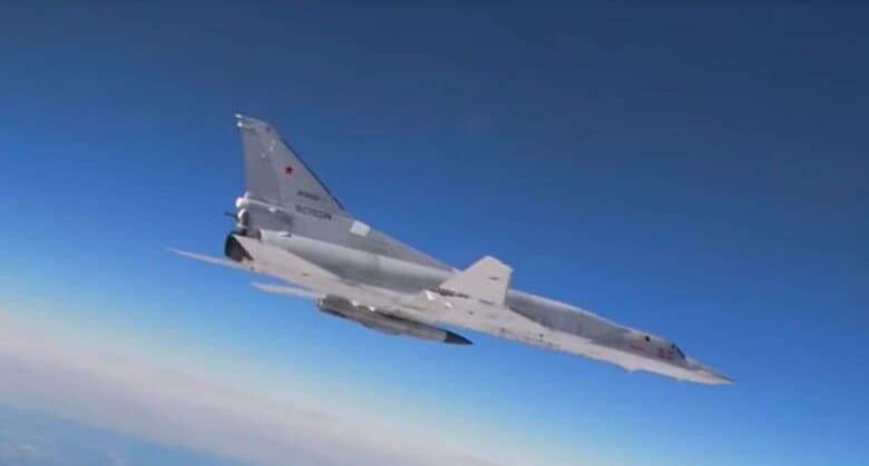 Kh-22対艦ミサイルを搭載可能なTu-22M3爆撃機(ロシア国防省公式YouTubeより)