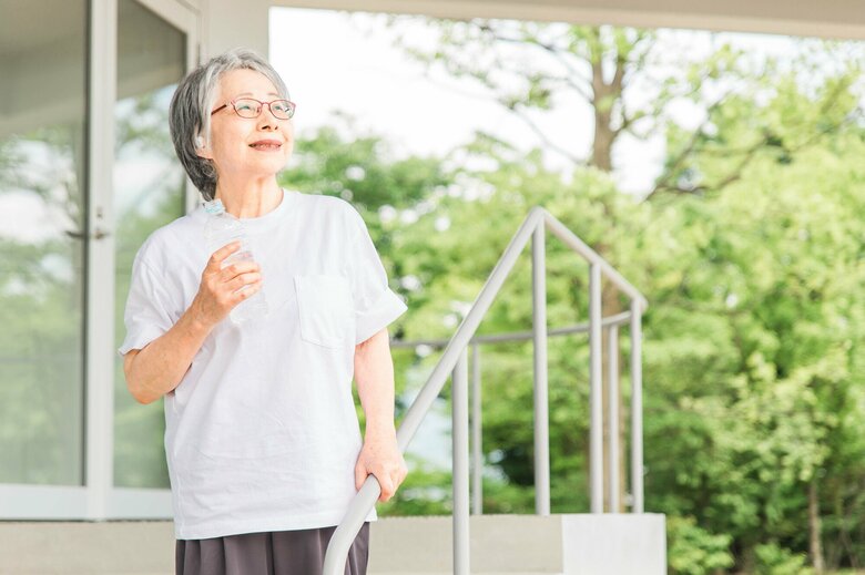 喉が渇く前から水分補給を（画像はイメージ）