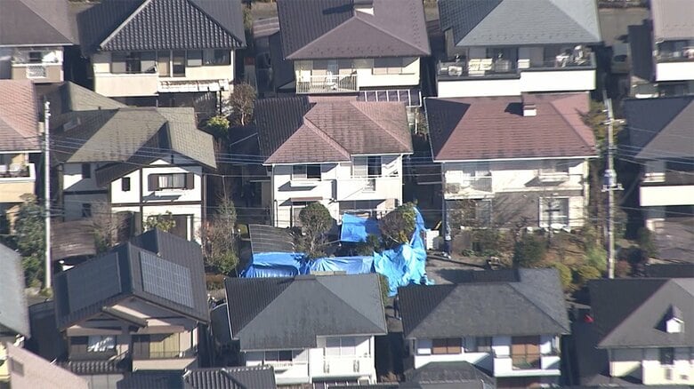 発生直後の現場の様子。規制線が、広範囲にはられていた。