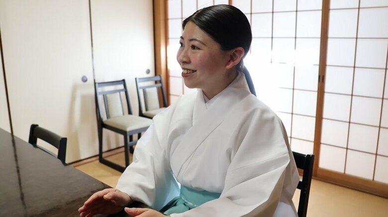 蛇窪神社の権禰宜・須永夏美さん（編集部撮影）