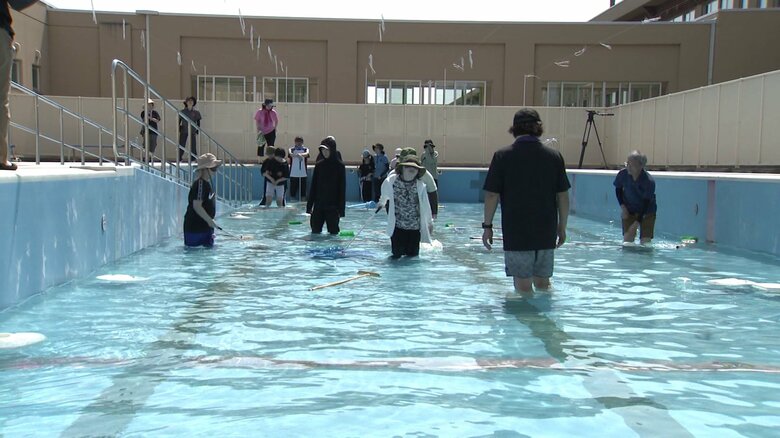 「大雨で冠水した夜の道路」を想定した避難体験