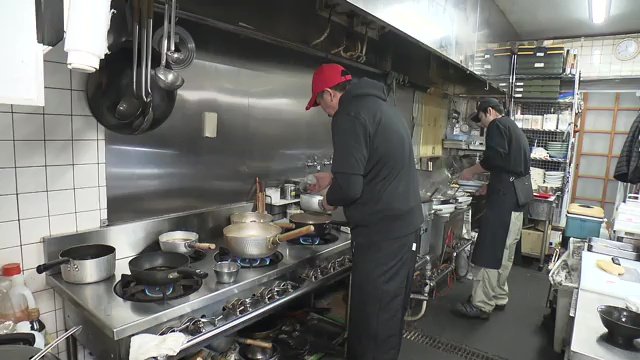 親子並んで厨房に