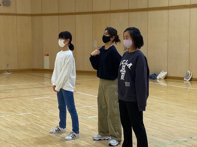 AMIさん（中央）「外部の先生が教えるとダンスのよさをしっかり伝えられるかな」