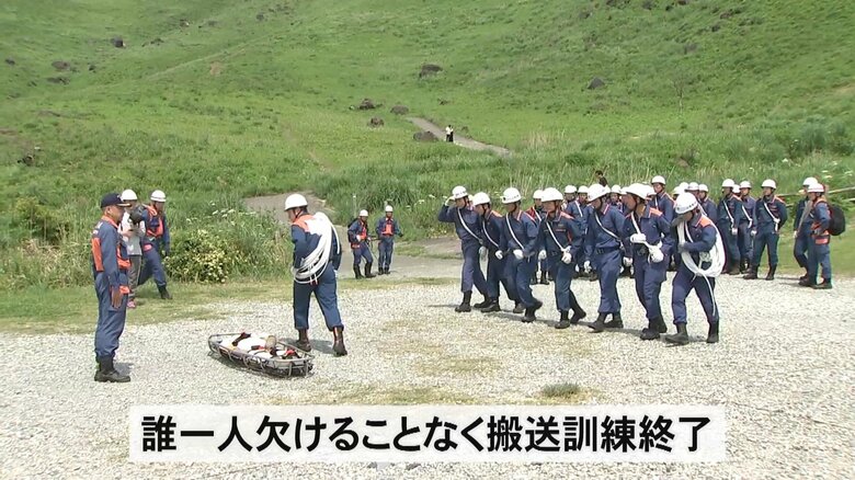 出会って1カ月とは思えない連携で…一人も欠けることなく搬送訓練終了