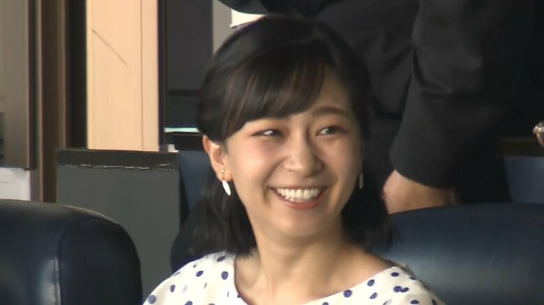 笑顔で会話する様子もみられた