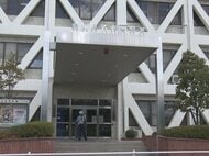 どちらかが信号無視の可能性…2人乗りのバイクと車が交差点で衝突 バイクの10代後半位の男性2人が重体か