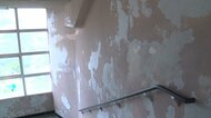 中学校で“雨漏り”“ボロボロの壁” 市役所のトイレが “使用不可” 130㎏のコンクリート片が落下する事故も…深刻な“老朽化問題”【埼玉県久喜市】