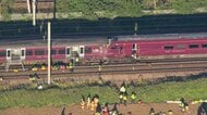 イギリス南部で列車同士が衝突　運転士1人死亡、89人負傷　安全システム不具合で停止した列車に後続車が追突か