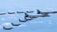 米戦闘機 訓練で空中戦用ミサイルの実弾を装填