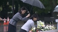 紀子さまと佳子さまが原爆慰霊碑に供花　佳子さまは白いジャケット姿で　被爆地・広島を私的に訪問