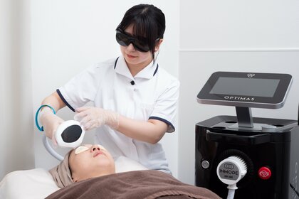 ■【女性の半数近くが「シミ」に苦悩】 次世代IPL光治療器「ルメッカ」を導入！ 隠れシミ・薄いシミから赤みまで、あらゆる “ シミの悩み ”に対応可能な新治療を2026年8月20日（木）より提供開始