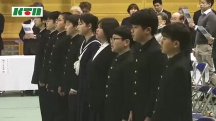  「赤米神事」の里で約150年の歴史に別れ 小中学校で合同閉講式 「赤米大使」の歌手・相川七瀬さんも