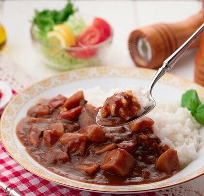 カレーライス物価、1食377円 8カ月連続で最高値 前年に比べ2割高、コメ価格値上がり影響 記録的な価格上昇圧力が継続
