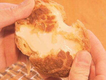 カリっとした皮が特徴…『賞味期限30秒のシュークリーム』その別名にベストな状態で届けたい店の思いあふれる