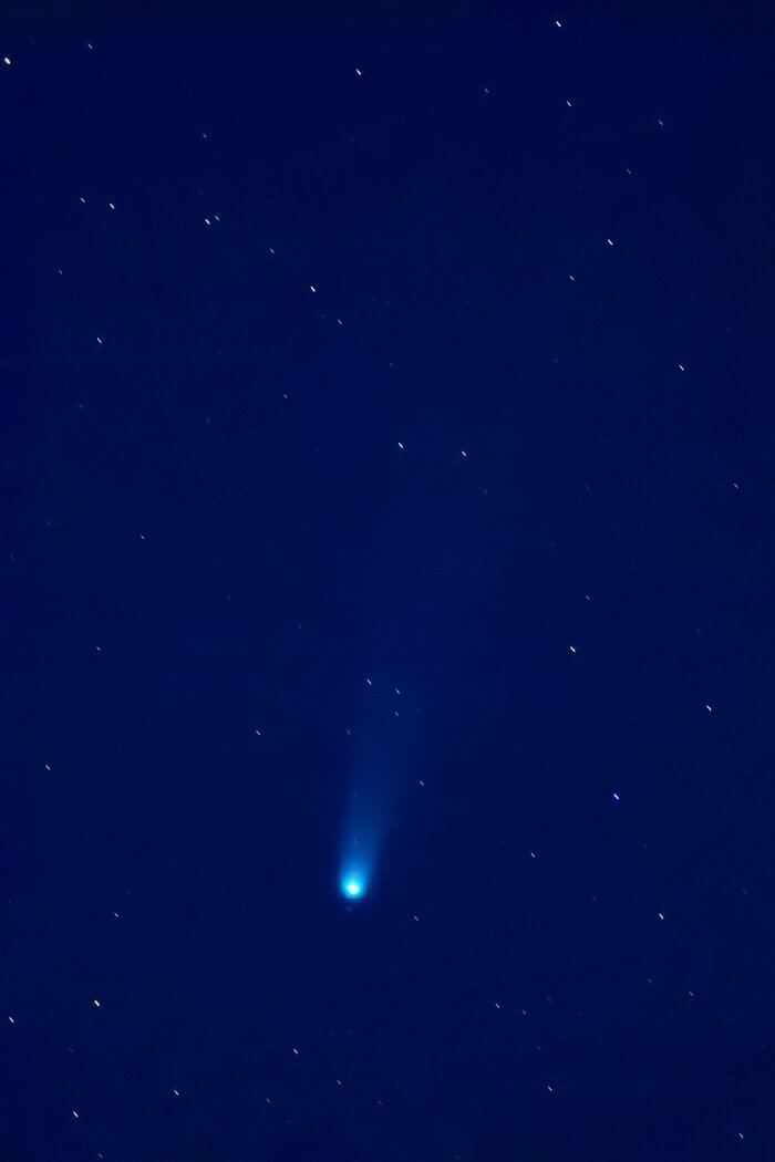 緑色の尾を引くレモン彗星