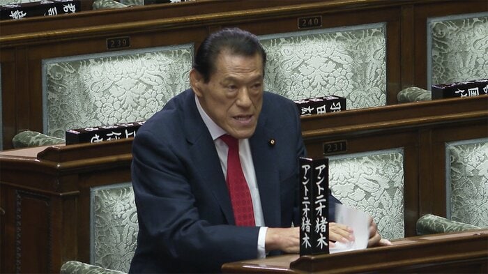参院議員当時のアントニオ猪木さん(2019年)