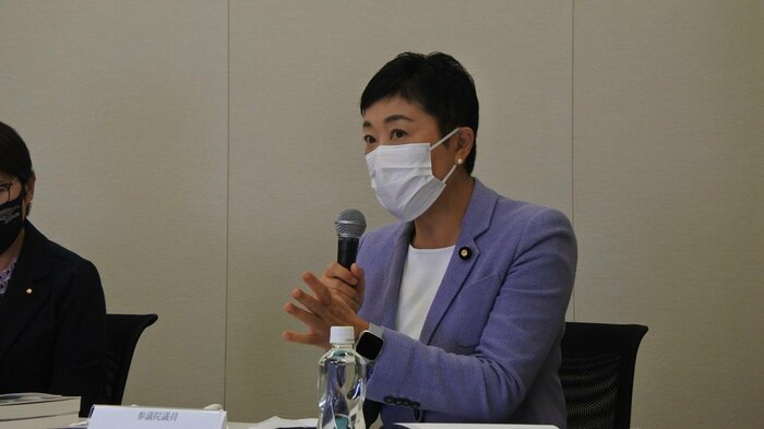 立憲民主・辻元氏「政治家は男で、妻は内助の功で子育てしながら地元回りするというモデルができている」