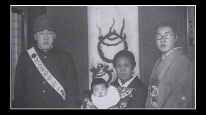 戦死した父・田中将一さん(左)