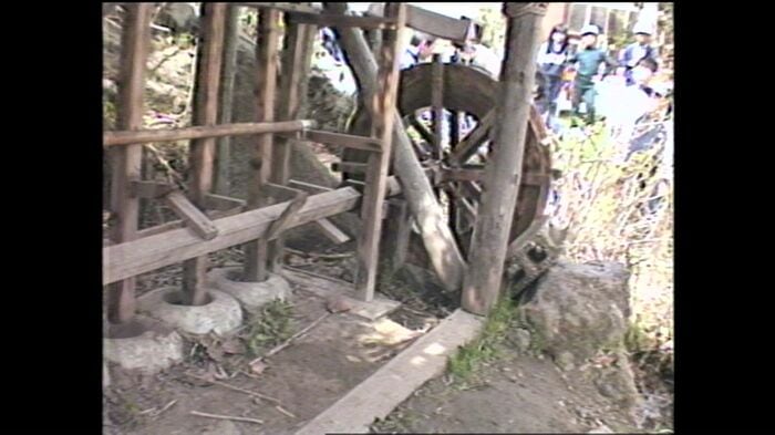 旭小学校に復元された水車小屋(1982年)