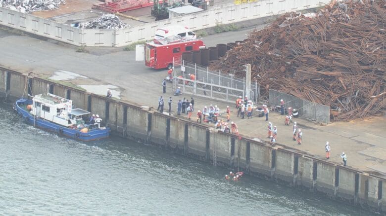 岸壁から5mほど離れた海中に転落か…名古屋港の埠頭で沈んだ車1台見つかる 中や周辺に人がいないか確認｜FNNプライムオンライン